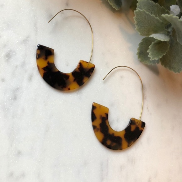 NWOT Classic Tortoise Earrings - Picture 3 of 4